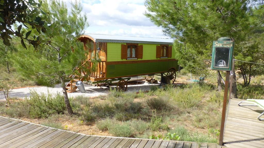 Les Hotes De La Combe Mouis Creissan Pokoj fotografie